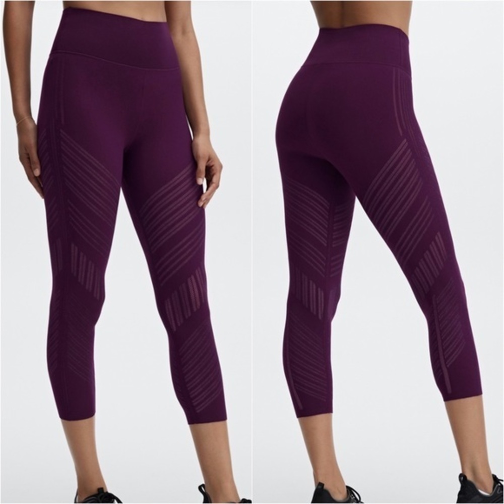 NEW Fabletics Ultra High-Waisted SculptKnit Deco Capri - S